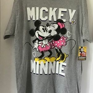 MINNIE KISSING MICKEY T-SHIRT SZ. LARGE